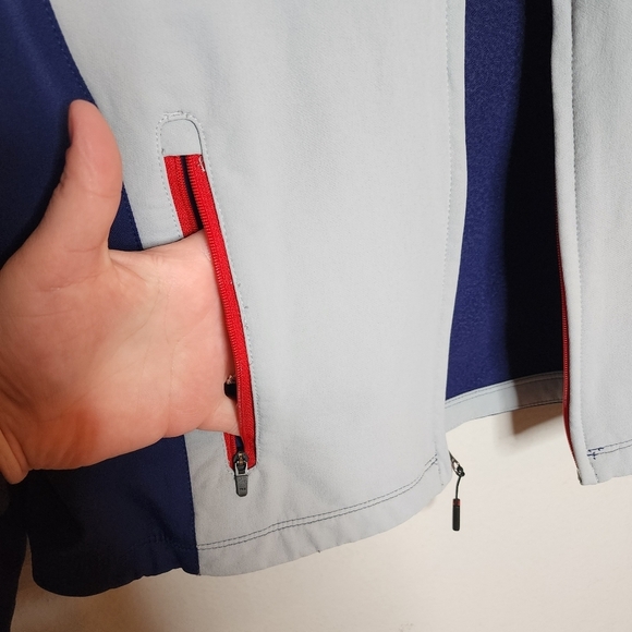 Speedo soft shell jacket. Medium - Picture 10 of 16